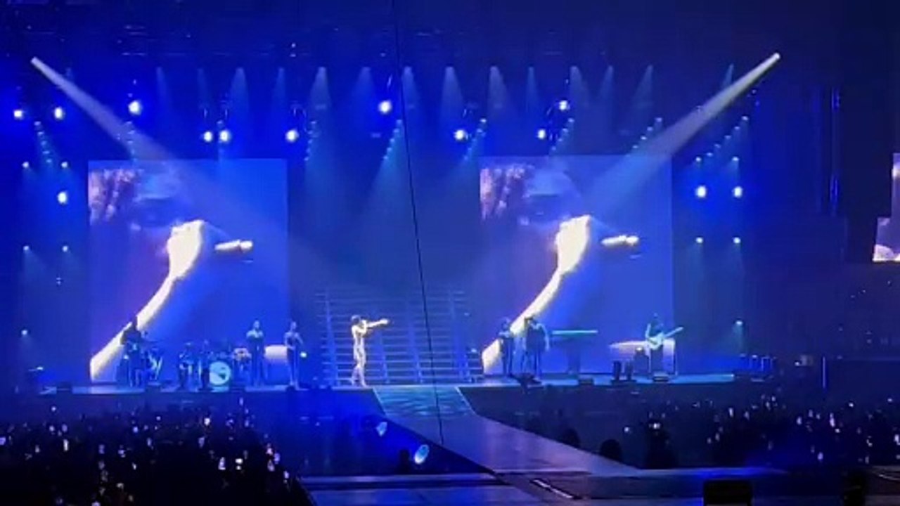 Elodie duetta con Renato Zero al concerto di Firenze