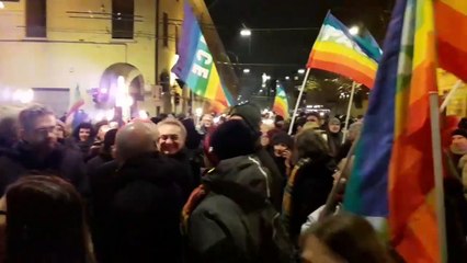 Video: la fiaccolata interreligiosa di Bologna per chiedere la pace in Medio oriente