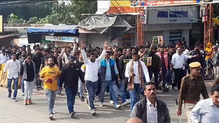 हत्या के विरोध में बांसवाड़ा बंद, निकाली रैली, किया प्रदर्शन