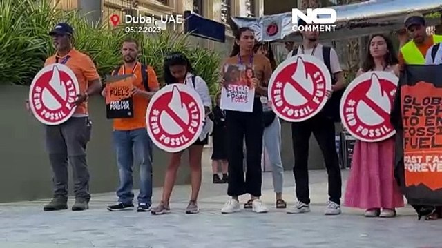 شاهد: نشطاء يطالبون بوضع حد للوقود الأحفوري في كوب28