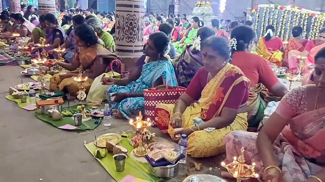 புயல் பாதிப்பில் இருந்து சென்னை மக்கள் விரைவில் மீள வேண்டும்; புதுக்கோட்டையில் விளக்கு பூஜை செய்து பிரார்த்தனை