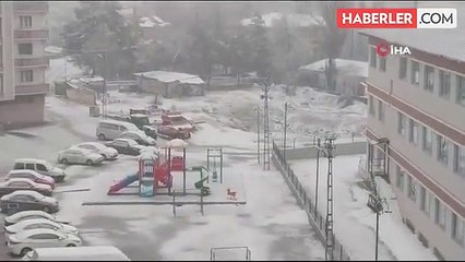 Aşkale güne kar yağışı ile başladı