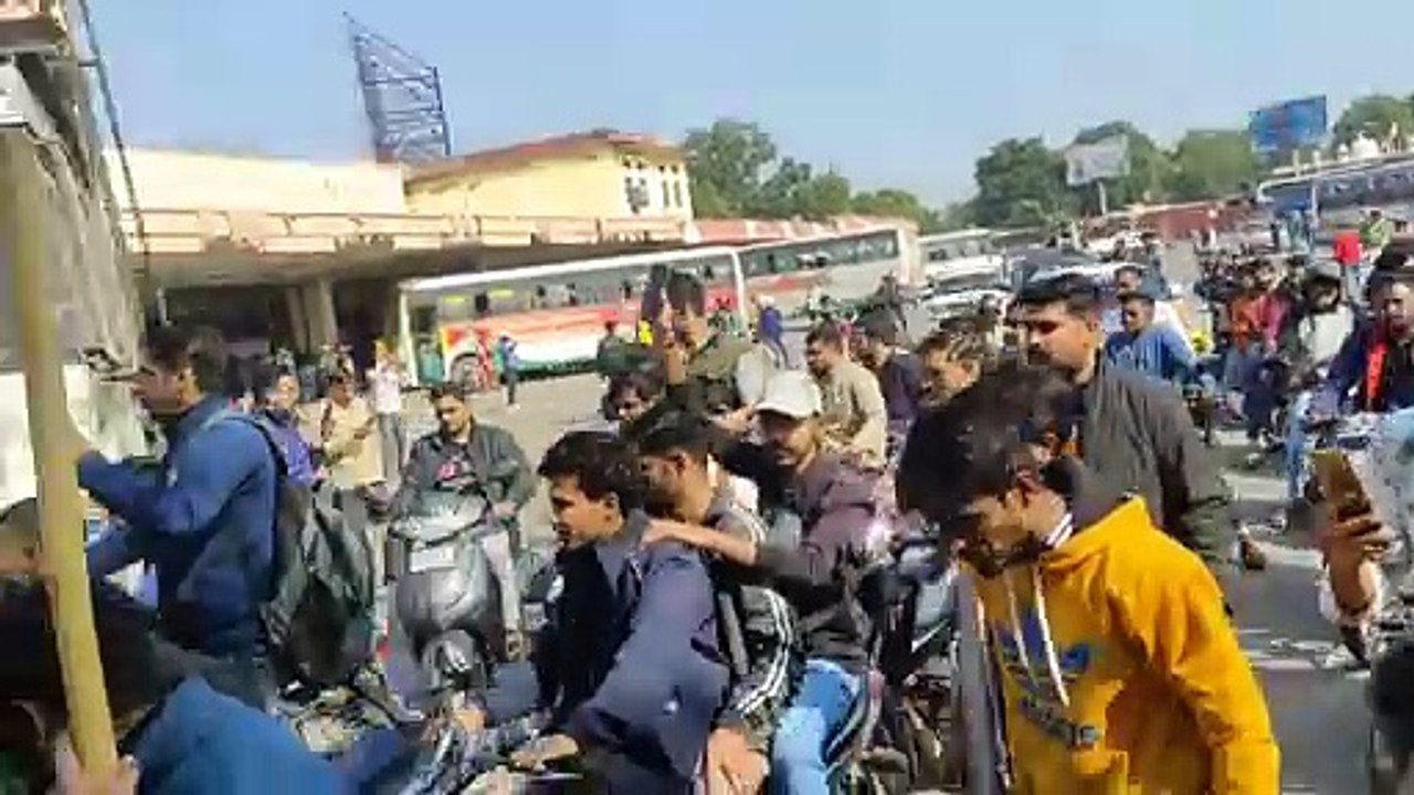 Ajmer Bandh: थमा रोडवेज बसों का संचालन, मुसाफिर हो रहे परेशान
