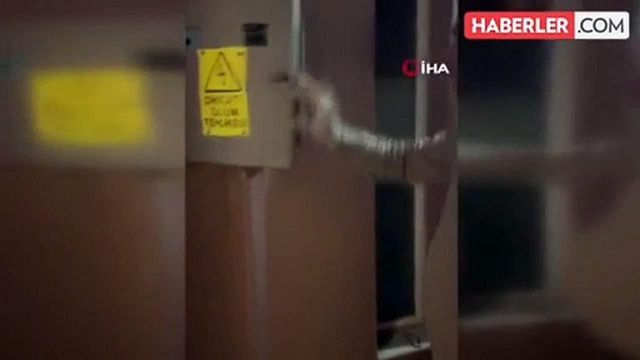 Adana'da masaj salonlarına operasyon: 12 ruhsatsız silah ve 8 kılıç ele geçirildi