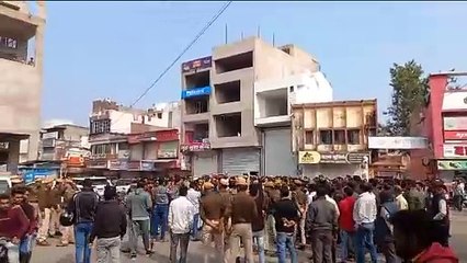 हत्या के विरोध में बांसवाड़ा बंद, निकाली रैली, किया प्रदर्शन