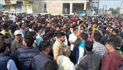 हत्या के विरोध में बांसवाड़ा बंद, निकाली रैली, किया प्रदर्शन