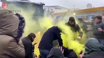 Direnişteki Özak Tekstil işçilerine gazlı, coplu saldırı: Üç sendika yöneticisi ve 19 işçiye gözaltı