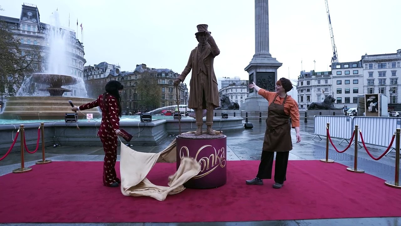 Sculptor spent five weeks carving life-sized Willy Wonka out of 100kg of chocolate