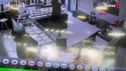 Kar maskesiyle gelip bilezik fiyatı sorduğu kuyumcuyu soydu, ormanda yakalandı
