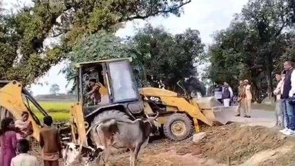 लखीमपुर खीरी: अवैध कब्जे की जमीन पर बना लिया मकान, चला बुलडोजर