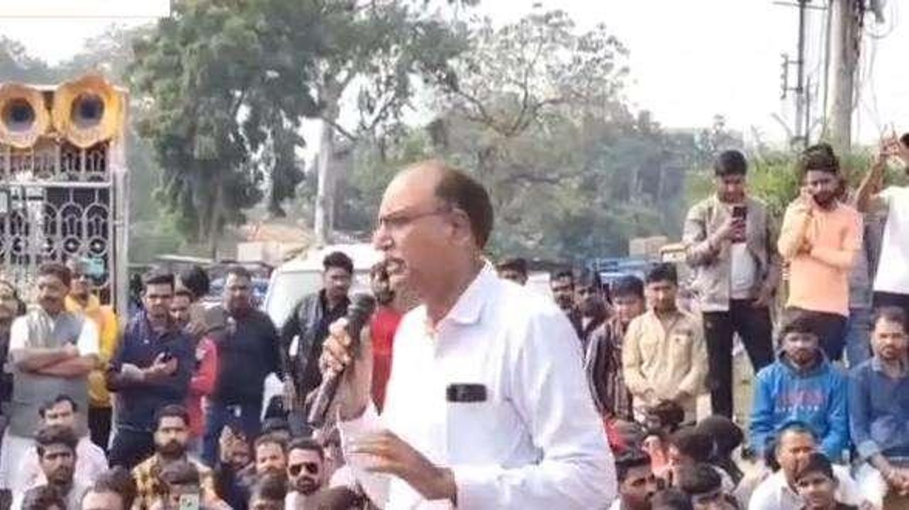 करणी सेना के प्रमुख की हत्या पर प्रदर्शन: चक्का जाम कर राज्यपाल के नाम सौंपा ज्ञापन