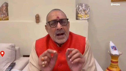 बिहार के ड्रेस कोड में आया हिजाब, केंद्रीय मंत्री गिरिराज ने नीतीश से पूछा सवाल