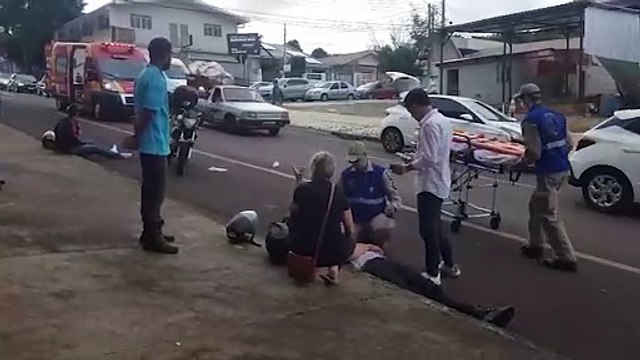 Colisão entre duas motos e um carro é registrada na Rua Cuiabá, em Cascavel