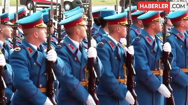 İtalya Başbakanı Meloni'nin Sırbistan ziyaretinde bayrak skandalı! Her yere Macaristan bayrağı astılar