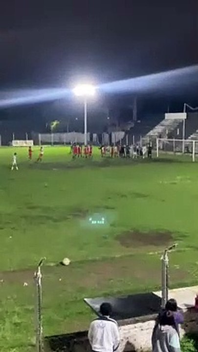 Incidentes después de un partido de inferiores de la Liga Tucumana entre Sportivo Guzmán y Atlético Tucumán - Parte 1