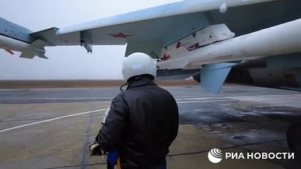 Putin'in uçağına füzelerle donatılmış 4 Su-35 eşlik etti