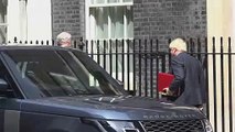 Boris Johnson pede desculpas pela ‘dor e perdas’ na pandemia