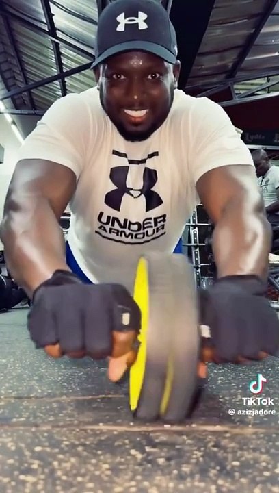 Quand Aziz Ndiaye dédie ses séances de sport à Miss Ndiaye et à Aicha…