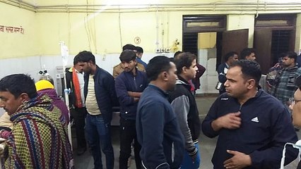 ओवरटेक के प्रयास में बस एवं ट्रेलर में भिड़ंत, एक दर्जन यात्री घायल