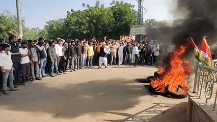 Download Video: Video: पोकरण सहित ग्रामीण क्षेत्रों में विरोध प्रदर्शन, जलाए टायर और बाजार रहे बंद