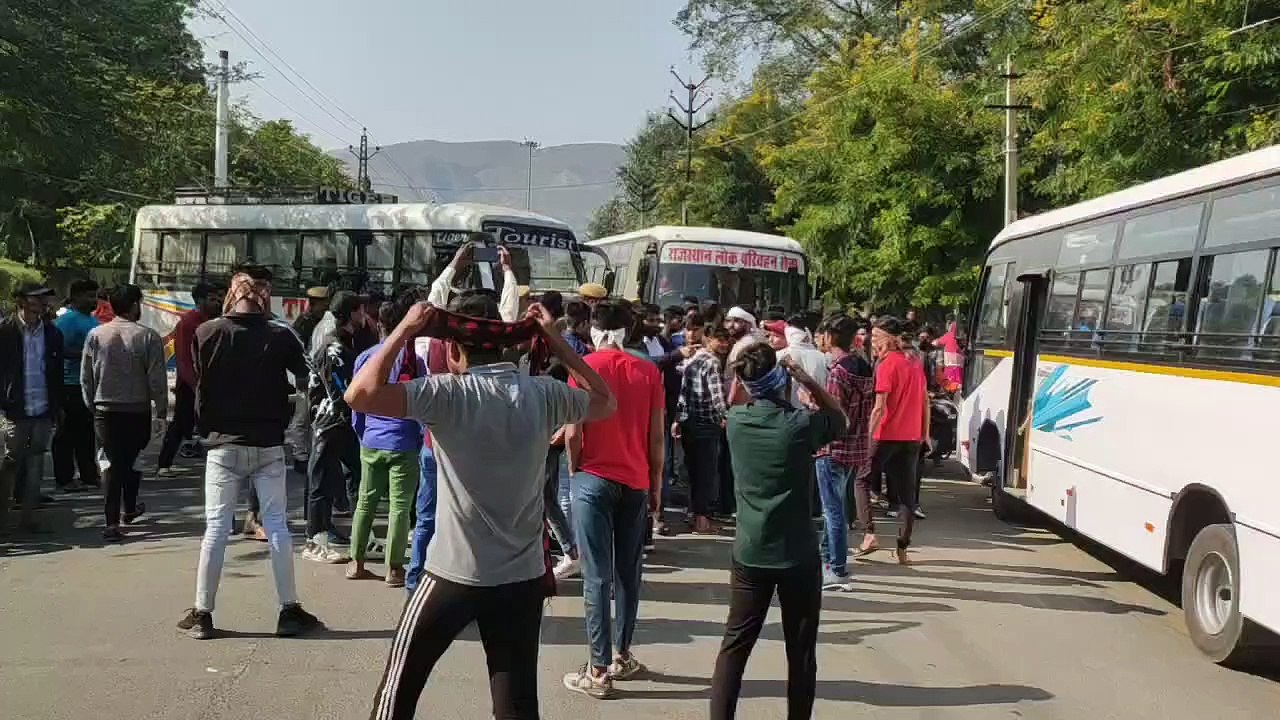 सुखदेव सिंह गोगामेड़ी की हत्या के विरोध में अलवर में प्रदर्शन