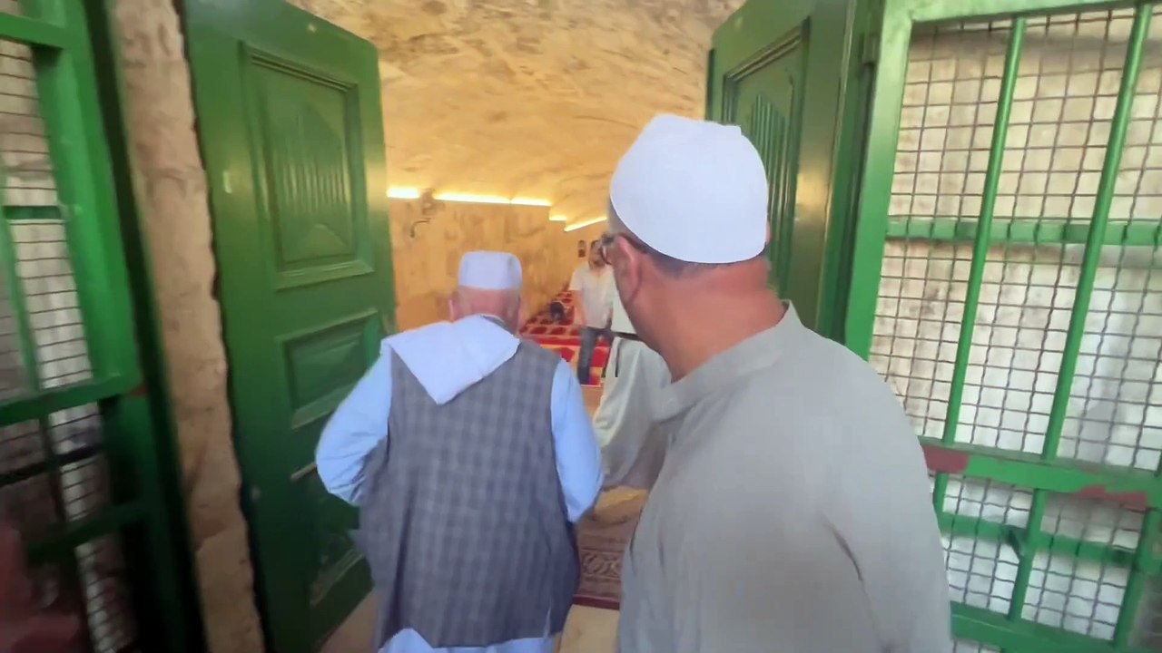 Popular Al-Aqsa Mosque, which was built by the jinn of Hazrat Sulaiman (PBUH) And an olive oil well. قدیم مسجد اقصیٰ جس کی تعمیر حضرت سلیمان علیہ السلام کے جنات نے کی تھی ۔۔۔ اور زیتون کے تیل کا کنواں۔