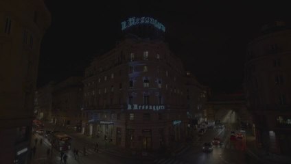 Il Messaggero si illumina, pagine storiche proiettate sulla sede di via del Tritone - Video