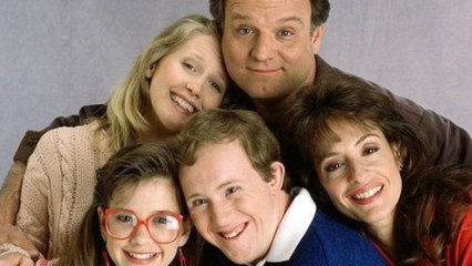 VOICI : Mort d'Andrea Fay Friedman, star de la série Corky, à l'âge de 53 ans