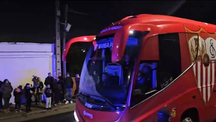 El equipo sevillano llega al estadio maragato para jugar la Copa del Rey