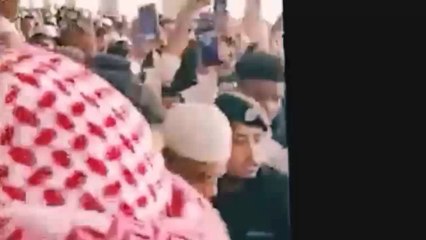 نبيكم كذاب وضحك عليكمكيف رد ذاكر نايك علي هذه الملحد