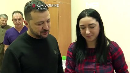 شاهد: زيلينسكي يزور الجنود والأطفال الجرحى في المستشفيات