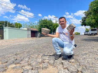 Reportagem mostra 'buraqueira' em uma das principais avenidas de Cajazeiras