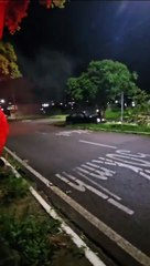 Condutor passa mal e bate carro em árvore na avenida Ariovaldo Rodrigues, em Umuarama