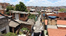 Após impacto de programas sociais, indicadores de pobreza e extrema pobreza caem em 2022 no Brasil