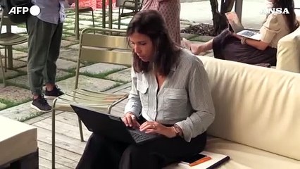 Lavorare ed essere madre, binomio sempre piu' complicato in Italia