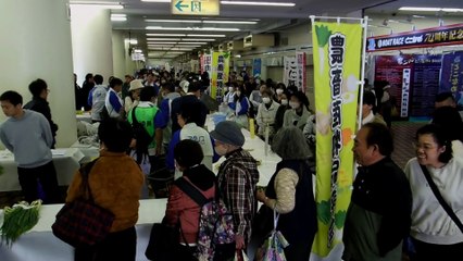 Lining Up for Free Stuff in Japan!