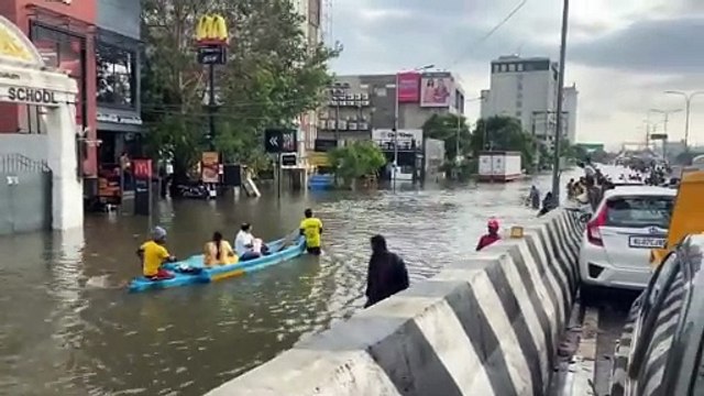 VIDEO: 40 घंटे बाद भी नहीं उतरा बारिश का पानी, अब भी लोगों को मदद का इंतजार