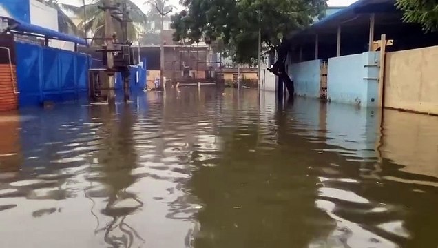 VIDEO: पानी के घेरे में आधुनिक मशीनें, 2 हजार प्रवासी श्रमिकों को नौकरी गंवाने का सता रहा डर
