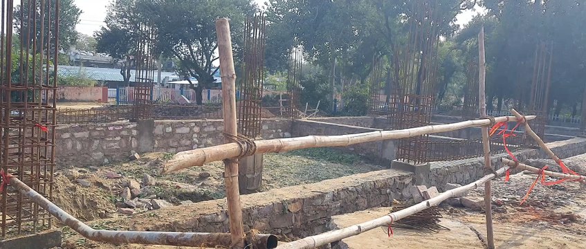 रेलवे स्टेशन के पुनर्विकास की धीमी चाल, चार माह में भी कार्य को नहीं मिली रफ्तार