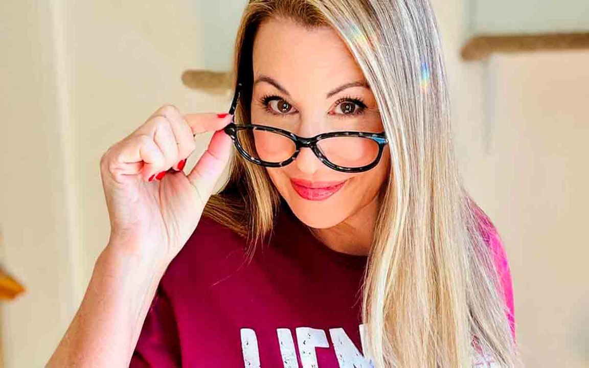 56-vuotias sisällöntuottaja sanoo, että vanheneminen "on etuoikeus ja että ikä tuo hänelle kauneutta ja voimaa"