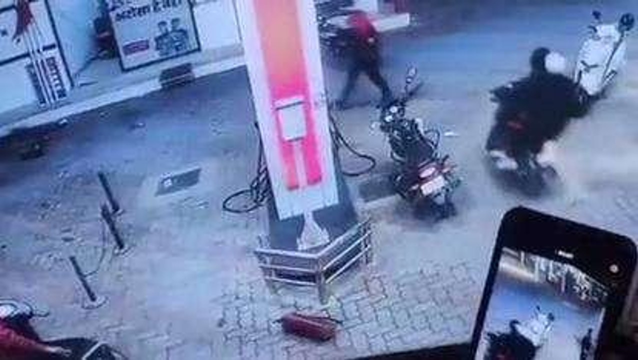उदयपुर: मामूली बात पर बड़ा विवाद, युवकों ने पेट्रोल पंप में की तोड़फोड़, देखें CCTV
