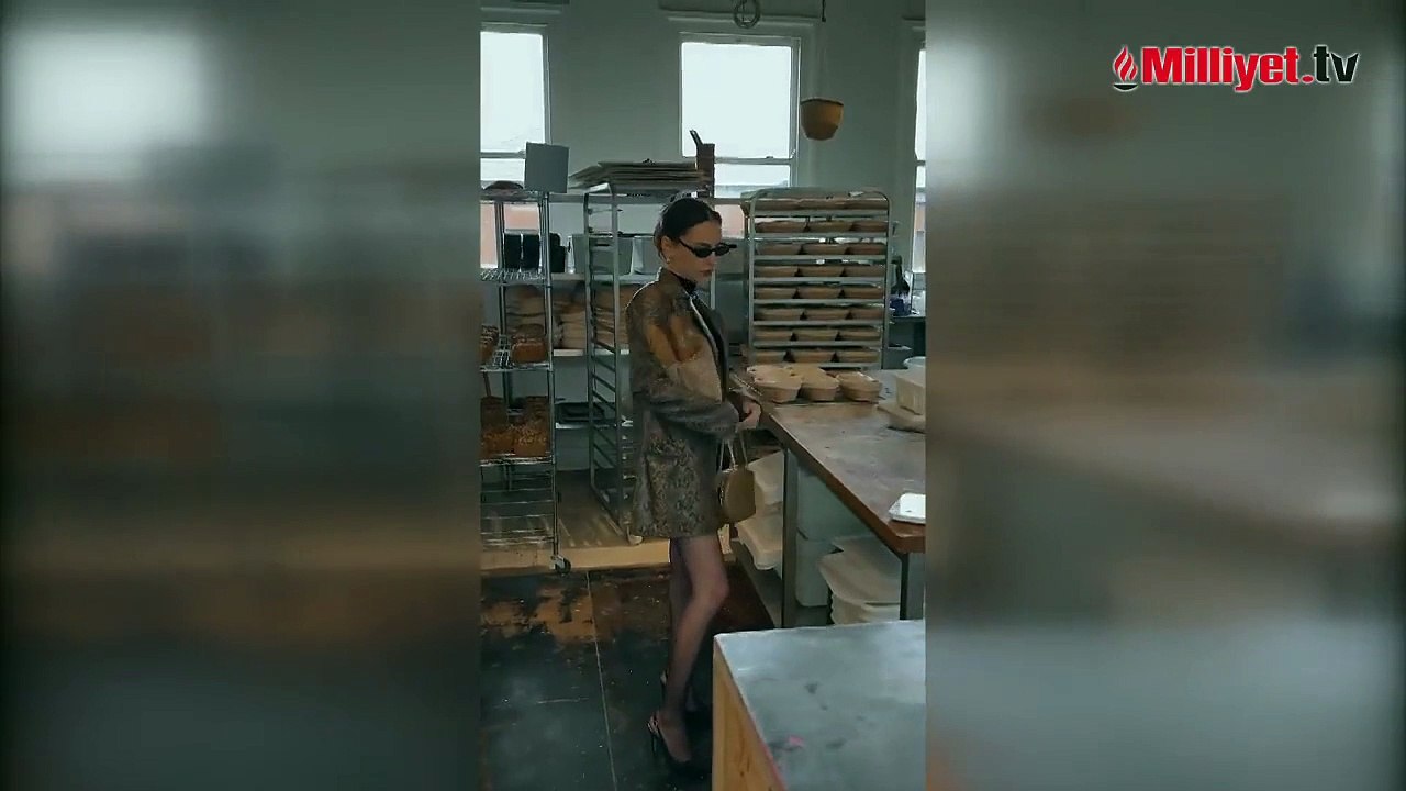 Yağmur Tanrısevsin'in fırından ekmek alma kombi...