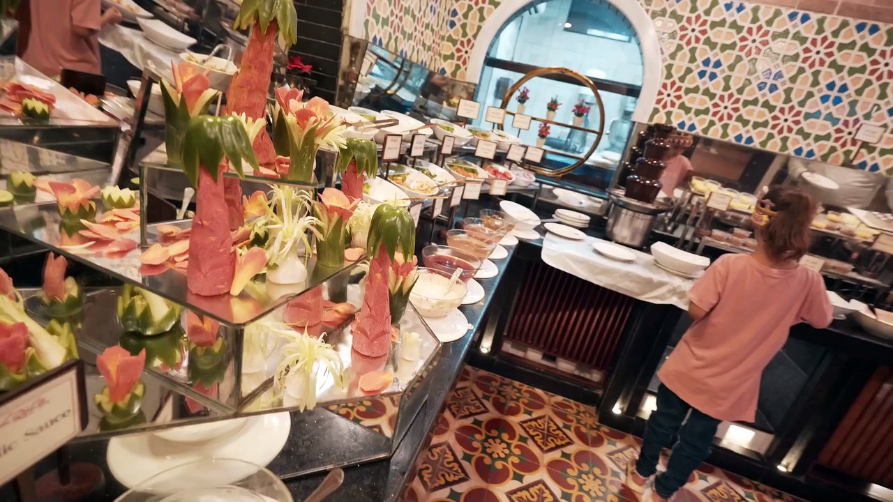 LAL QILA - 100+ Dishes at The Top Buffet Restaurant in Karachi - Best Pakistani & Continental Food