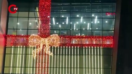 Rize'de AVM'nin yılbaşı süslemesi 'haç işaretine' benzetilmişti... AVM yönetiminden açıklama