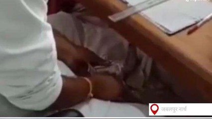 जबलपुर: जेल के अंदर कैदियों तक पहुंचाए जा रहे हैं पैसे, वीडियो वायरल