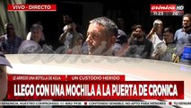 Así se llevaban de la puerta de Crónica al agresor de Javier Milei