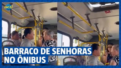 Conflito no Ônibus: Senhora Usa Sombrinha para Entrar em Disputa 🚍