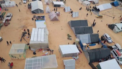 #العربية توثق تكدس النازحين الفلسطينيين داخل خيام قرب الحدود المصرية #غزة