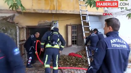 Antalya'da Tarihi Evde Yangın: Engelli Oğlu Kurtarıldı