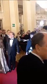 Prima della Scala, l'arrivi di Ignazio La Russa dopo le polemiche di Anpi e Cgil